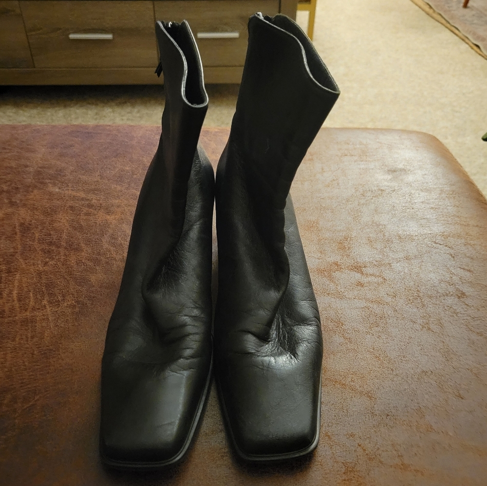 STUART WEITZMAN 90's Vintage Square Toe Black Soft Leather Ankle Boots Sz 8AA